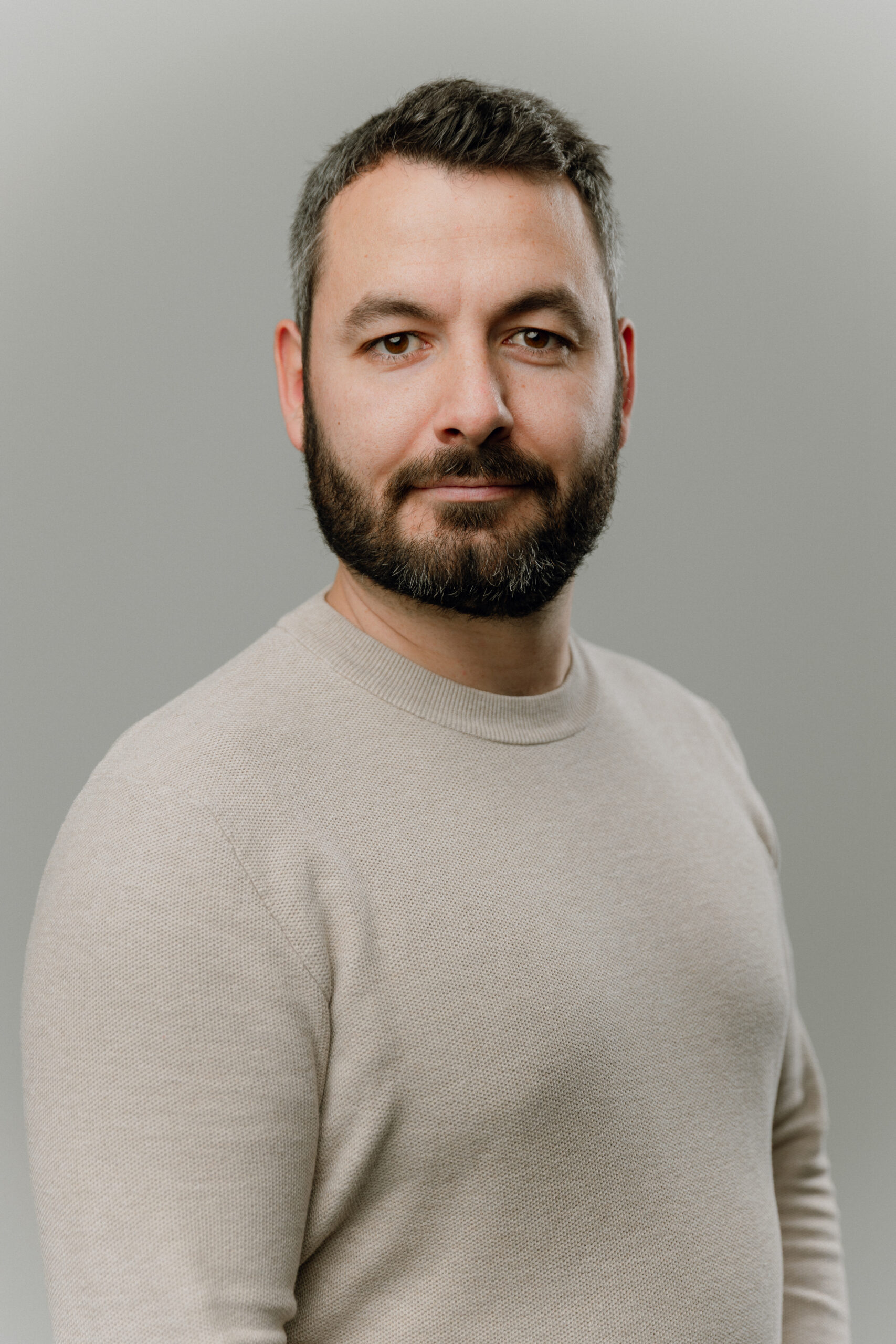 Portrait des Geschäftsführers der MK-Bau-Hochtief GmbH & Co. KG Bernd Mayer